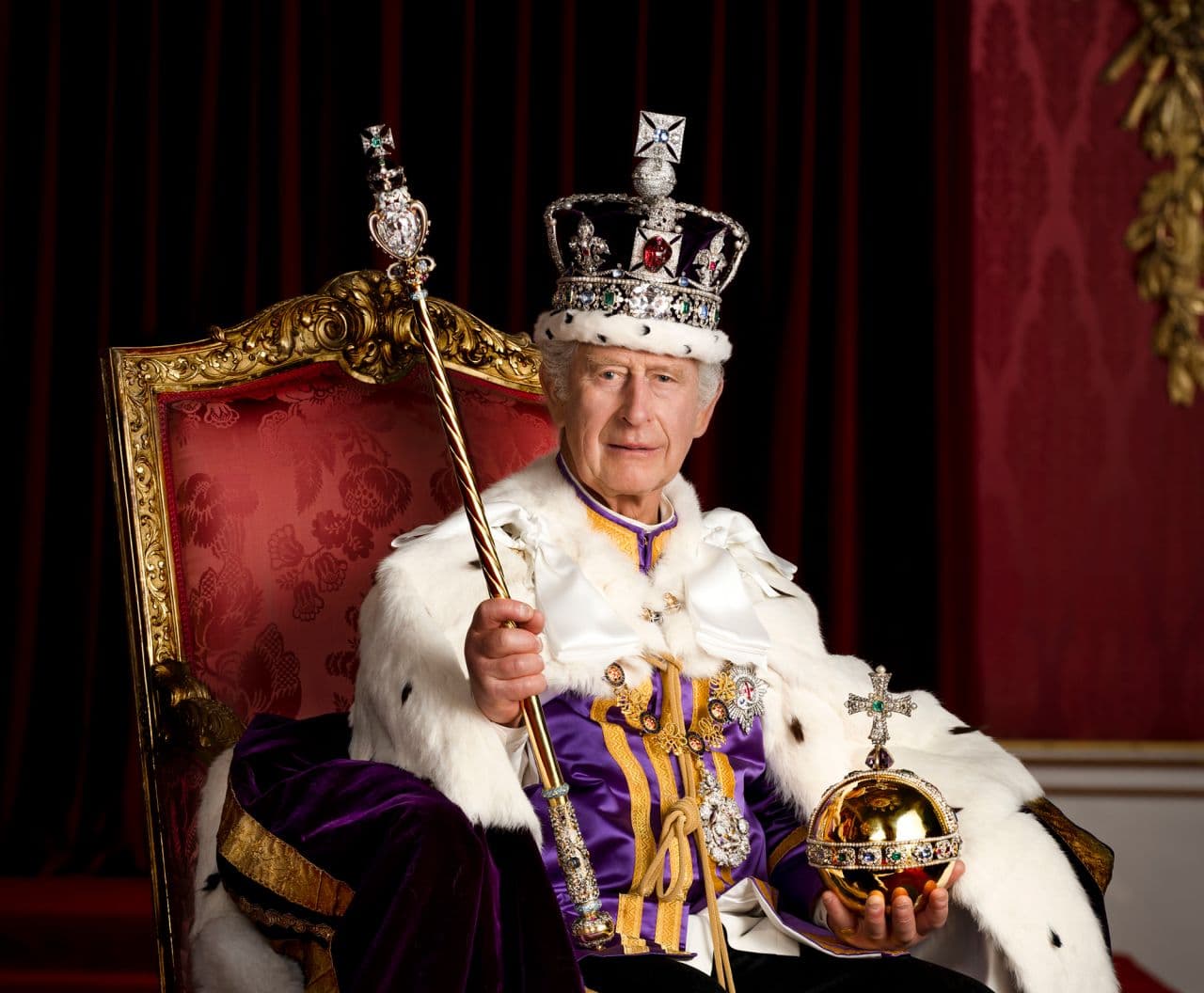 Le roi Charles III était au bord des larmes lors d’un hommage à ses parents décédés