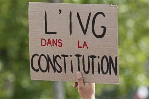 La France inscrit le droit à l’avortement dans sa constitution