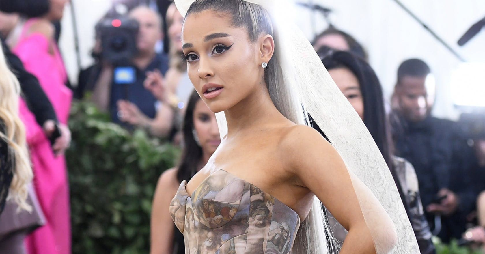 Après la sortie de son nouvel album, Ariana Grande fait une demande à ses fans
