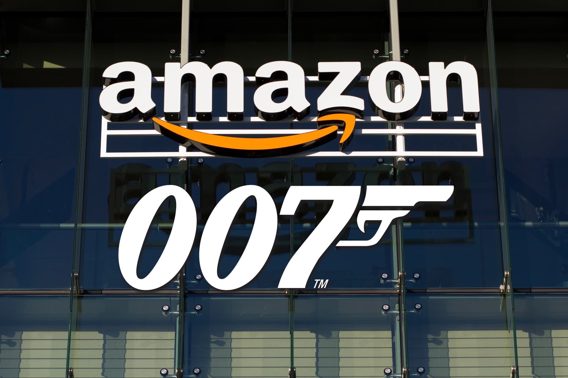 Amazon prend le contrôle créatif des films de James Bond