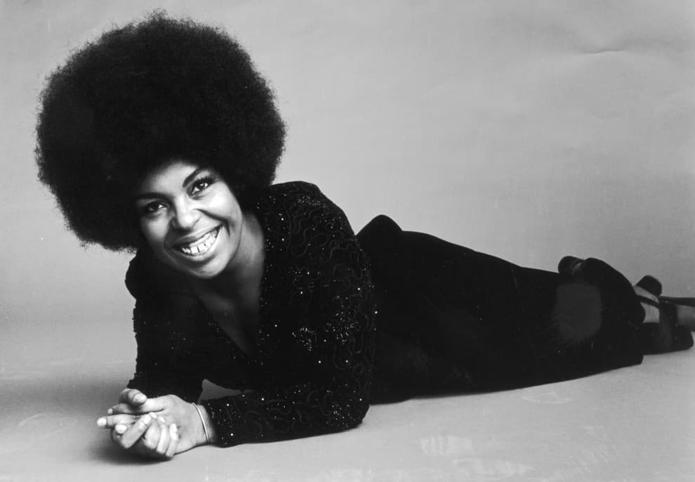Roberta Flack, chanteuse légendaire de « Killing Me Softly », est décédée à l'âge de 88 ans