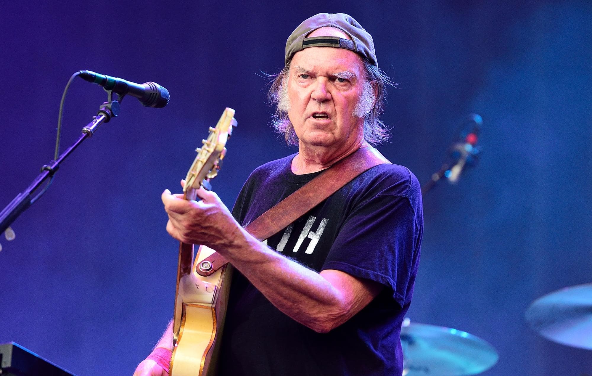 Neil Young annonce un concert gratuit en Ukraine