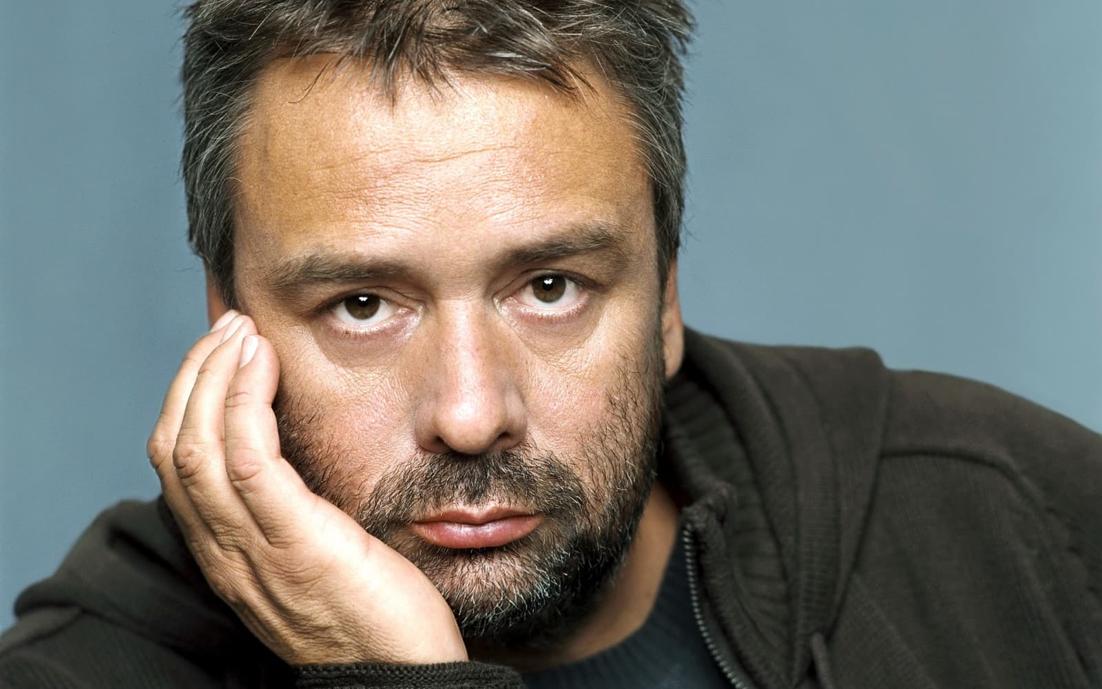 Kiefer Sutherland, Ever Anderson et Al Pacino seront les vedettes du thriller d'action « Father Joe » de Luc Besson et EuropaCorp