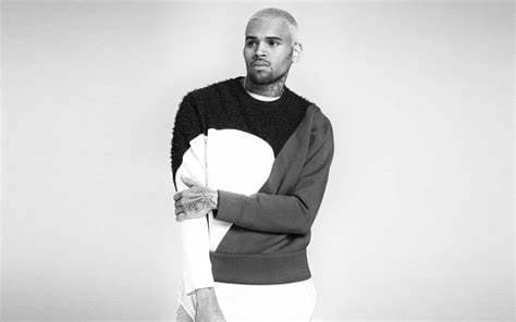 Chris Brown comparaît devant un tribunal à Londres pour une agression présumée