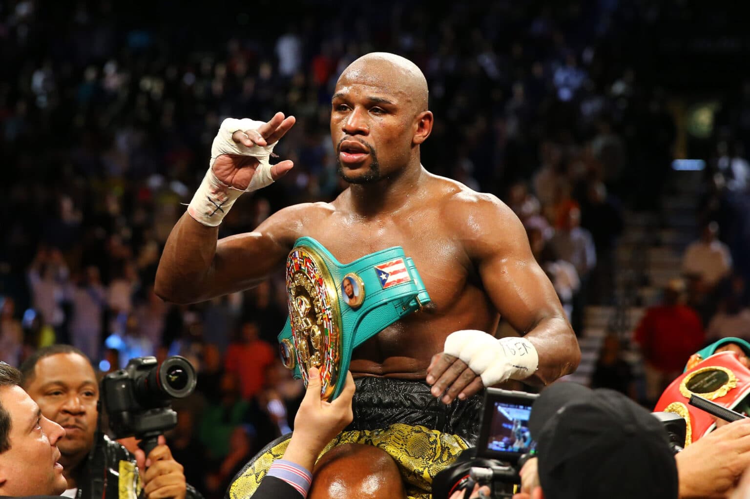 Floyd Mayweather annonce son retour professionnel sur les rings