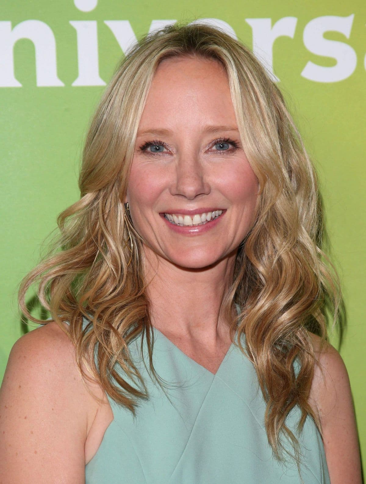 L’actrice américaine Anne Heche hospitalisée après un accident de voiture à Los Angeles