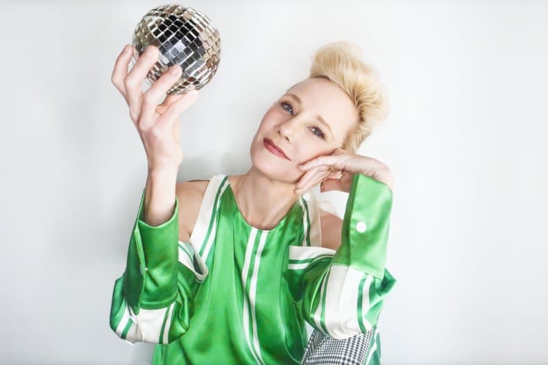 Anne Heche « ne devrait pas survivre » après une grave blessure au cerveau suite à un accident de voiture