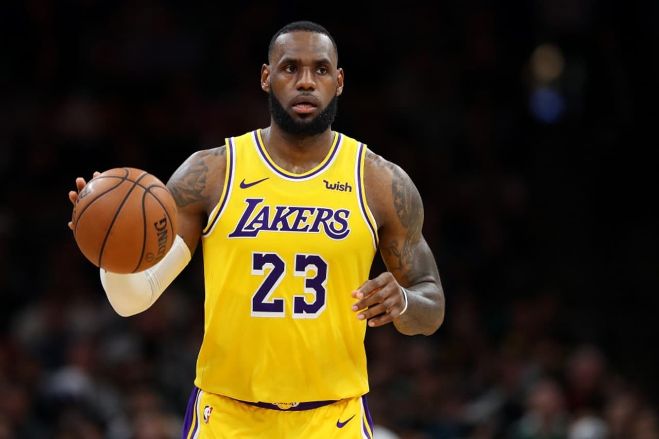 Lebron James, premier joueur à atteindre les 39 000 points en NBA