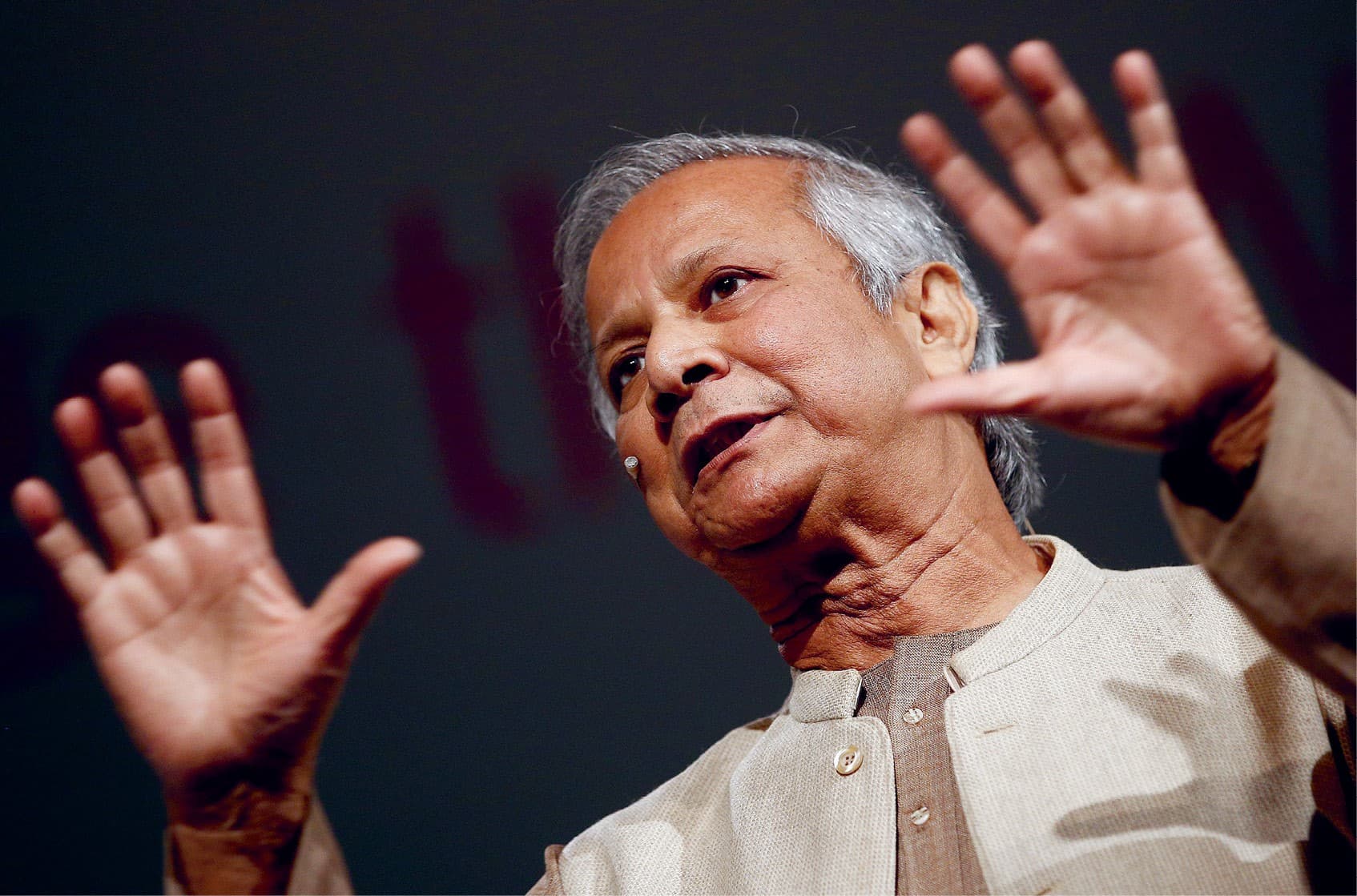 Le prix Nobel Muhammad Yunus condamné à six mois de prison