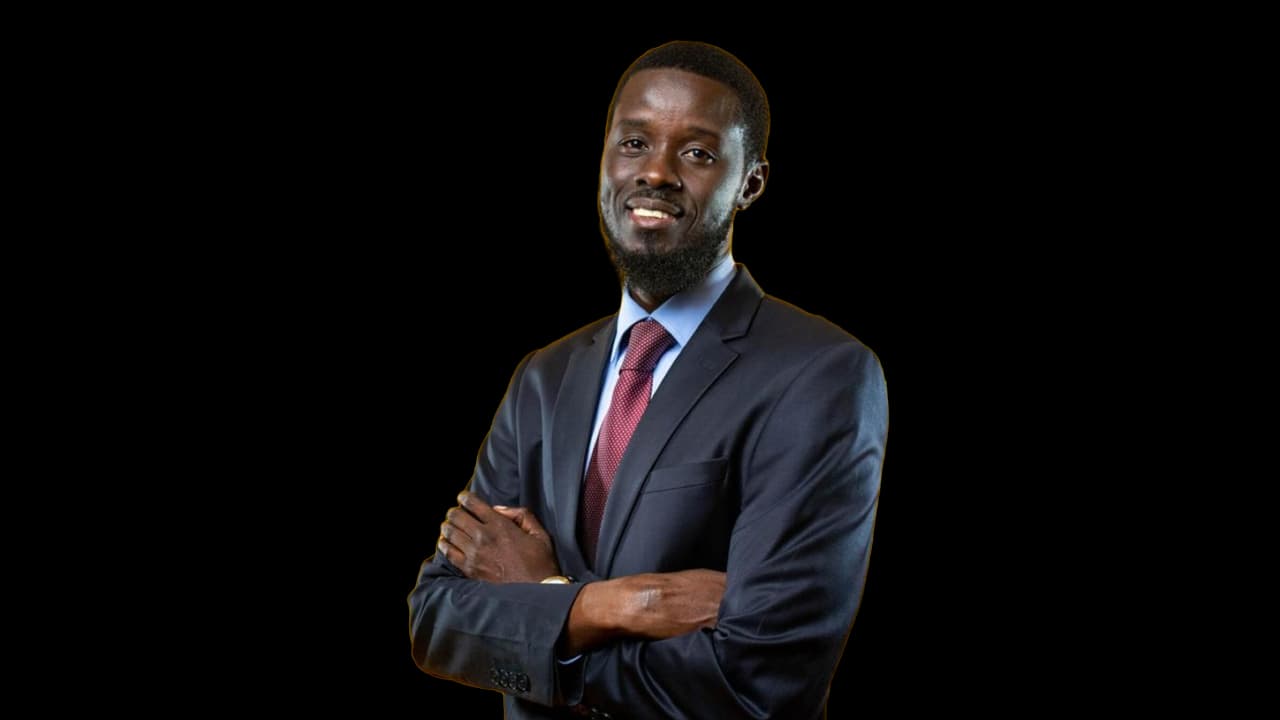 A 44 ans, Bassirou Diomaye Faye devient le nouvel homme fort du Sénégal