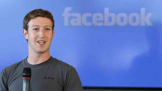 Mark Zuckerberg a acheté aux enchères une chemise portée par Jesse Eisenberg dans « The Social Network »