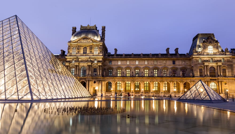 Tout savoir sur le vol des bijoux « inestimables » au Musée du Louvre