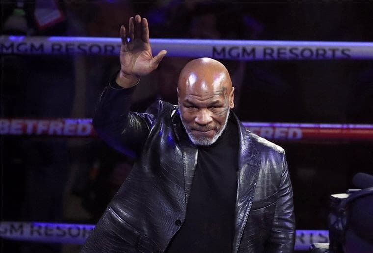 Une vidéo montre Mike Tyson frappant un passager d'une compagnie aérienne