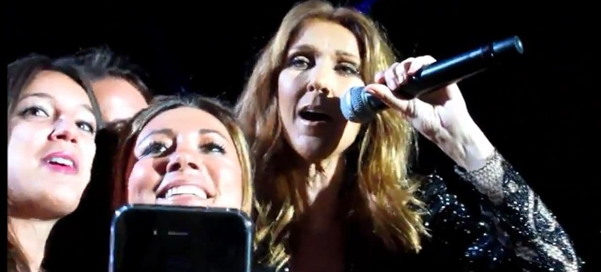 Les fans de Céline Dion ont manifesté devant le bureau de Rolling Stone après son camouflet dans la liste des plus grands chanteurs