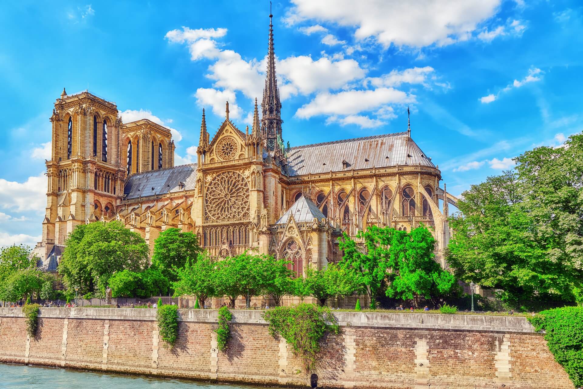 Qui a volé l’argent destiné à la restauration de Notre-Dame de Paris ?